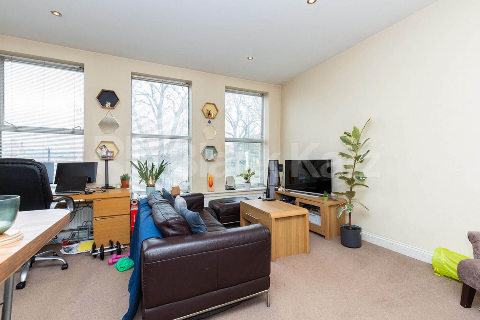 Large 1 bedroom property to rent minutes to Crouch End broadway. Tottenham lane, Crouch End